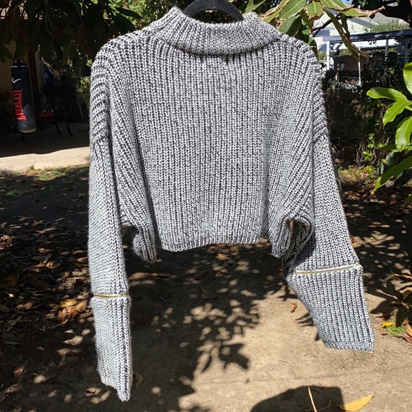 Mock neck sweater (SOLD) - Picture 2 of 7